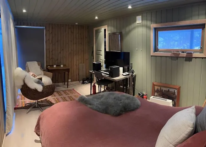 By The Fjord בית נופש *